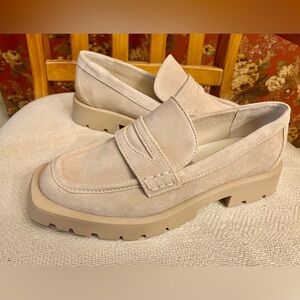 Woman’s Dolce Vita Elias beige suede penny loafers platform lug sole Size 7 NEW